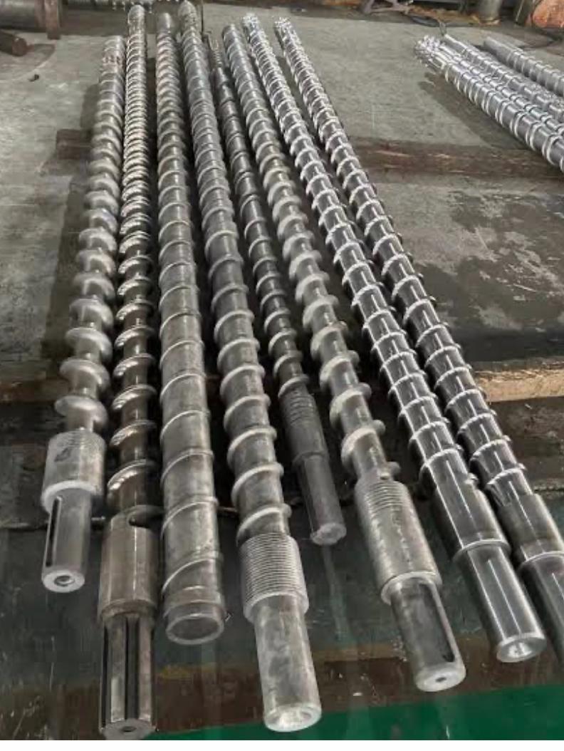 Screw and barrel set for extrusion machines